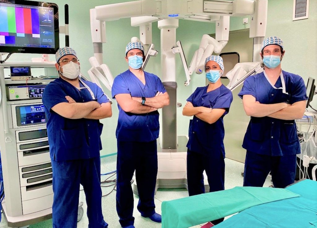 Foto de Equipo de Cirugía Torácica Robótica del Hospital Ruber